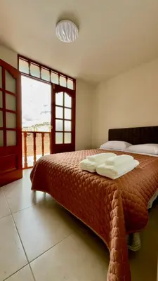 a bedroom with a bed with two pillows on it at Habitación con Balcón Castellares La Puebla in Ayacucho