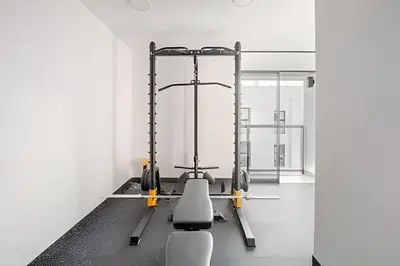 a room with a gym with a treadmill at Edificio Vital in Lima