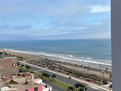 a view of the beach and the ocean from a building at Departamento Costanera frente al mar in Lima