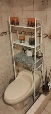 a bathroom with a white toilet in a room at El Rosedal in Lima