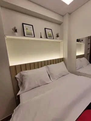 a bedroom with a white bed with two pillows at LUJO HOGAR - Cerca a Plaza Norte - UNI - Aeropuerto in Lima