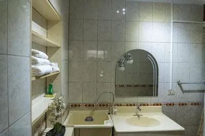 a bathroom with a sink and a mirror at Casa en el Medio de todo Estacion tren Angamos in Lima