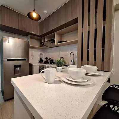 a kitchen with white cups and saucers on a counter at Apartamento de ensueño in Lima