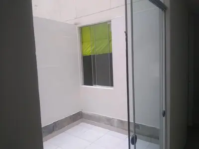 a glass shower in a bathroom with a window at Departamento 3 cuartos frente al mar en San Miguel, Peru in Lima