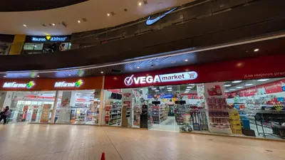 a store in a shopping mall with a sign for a market at Descanso en Oscuridad Absoluta in Lima