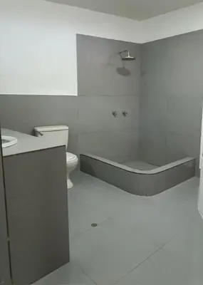 a bathroom with a tub and a toilet and a sink at Casa En Asia in San Antonio