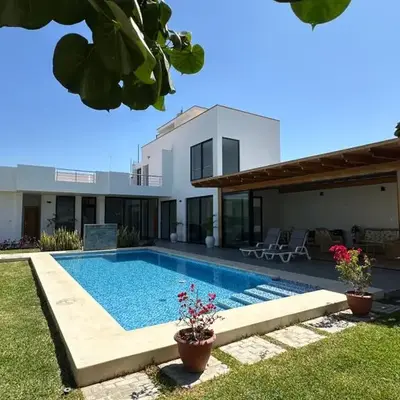 Casita en Ica con piscina