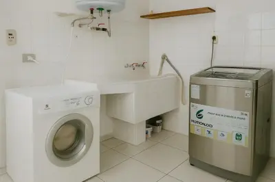 a bathroom with a washing machine and a sink at Bella vista al mar y Larcomar - Miraflores in Lima