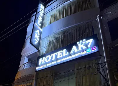 a hotelasy sign on the side of a building at Hotel AK7 in Nazca