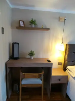 a desk in a room with a bed and a chair at Apartamento Céntrico in Cusco
