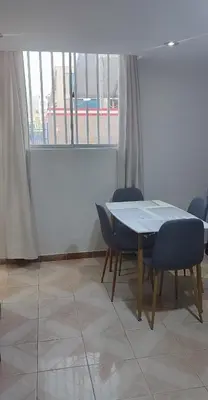 a table and chairs in a room with a window at Monoambiente a 20 minutos del Aeropuerto, moderno y privado in Lima