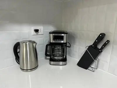 a counter top with a coffee maker and a coffee pot at Acogedor depa 2D 2B cerca a Kennedy y Larcomar in Lima