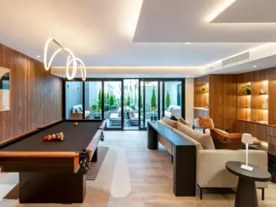 a billiard room with a pool table and a couch at Acogedor depa 2D 2B cerca a Kennedy y Larcomar in Lima