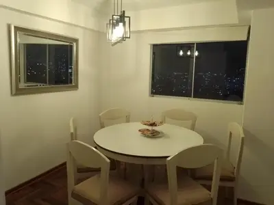 a dining room with a white table and chairs at Amplio, céntrico, buena vista in Lima