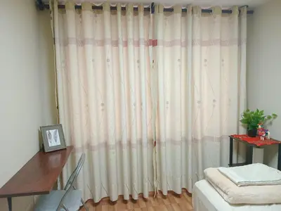 a curtain in a room with a table and a desk at Habitación Estandar con baño privado en Monterrico Sur in Lima
