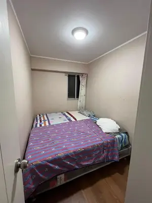 a small bedroom with a bed and a window at Habitación con cama matrimonial en dpto tipo roomie in Lima