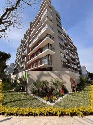 a large apartment building with landscaping in front of it at LOFTE Portofino, Departamento cerca de San Isidro in Lima