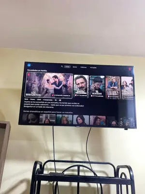 a flat screen tv hanging on a wall at Habitacion privada cerca al aeropuerto in Lima
