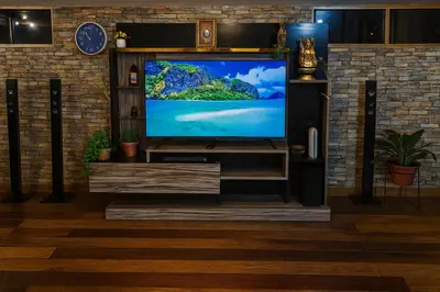 a living room with a flat screen tv at Casa Victoria