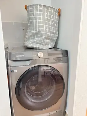 a pillow sitting on top of a washing machine at Depa moderno y ejecutivo en estreno, cerca de San Isidro y Miraflores - nómada in Lima