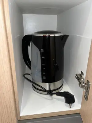 a black coffee pot sitting on a shelf at Apartamento Amoblado a un paso del parque de las aguas in Lima