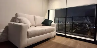 a white couch in a room with a large window at Acogedor departamento 1 dormitorio in Lima
