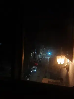 a view of a street at night with a street light at HOSTElANDES in San Antonio