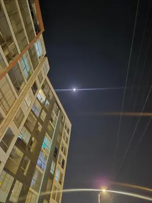 a street light next to a tall building at night at Luna Room in Lima