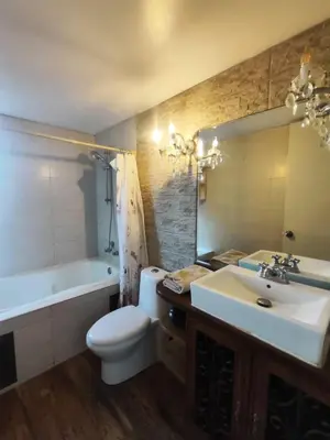 a bathroom with a sink and a toilet and a tub at Amplia y céntrica habitación con vistas Larcomar in Lima