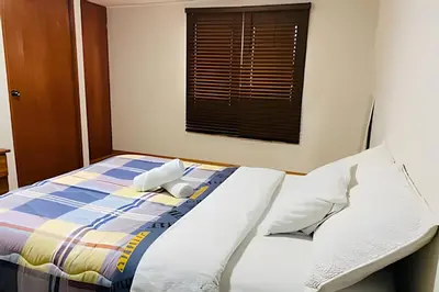 a bed in a room with a window and a bed sidx sidx sidx at Habitación Acogedora con Baño Privado y Entrada Propia en Miraflores in Lima