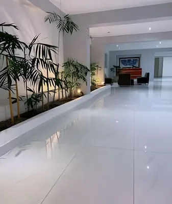 a living room with white floors and plants at SM3 Habitación pequeña con baño privado/Miraflores in Lima