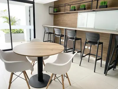 a conference room with a table and chairs at Apartamento con vista a San Isidro in Lima
