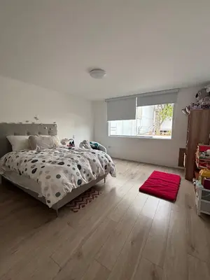 a bedroom with a bed and a red rug at Casa amplia y acogedora, en Miraflores in Lima