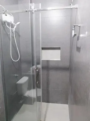 a bathroom with a shower and a toilet at Habitacion Matrimonial con Baño Privado Entrada Independiente in Ica