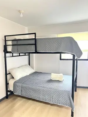 a bunk bed in a small room with a bunk bedutenewayangering at Departamento 9 Personas San Isidro in Lima