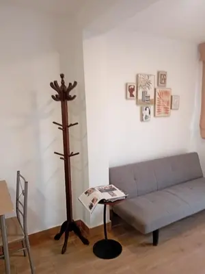 a living room with a couch and a wooden pole at Casa Sunampe Chincha in Sunampe