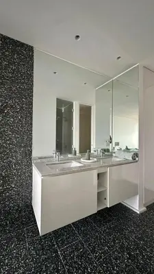 a bathroom with two sinks and a large mirror at Casa joyas in Islote Los Leones