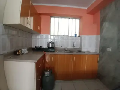 a small kitchen with a sink and a window at Casa Hospedaje Minidepa Piquichas in Abancay