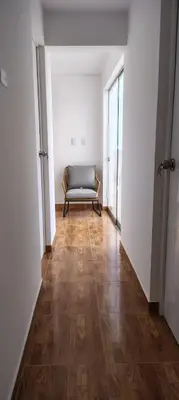 an empty hallway with a couch in the middle of a room at Casa en condominio en Paracas, a 7 min del Chaco in Puerto Nuevo