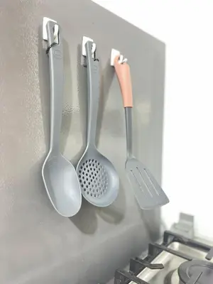 three measuring utensils hanging on a kitchen wall at Habitación equipada en san juan de Lurigancho in Lima