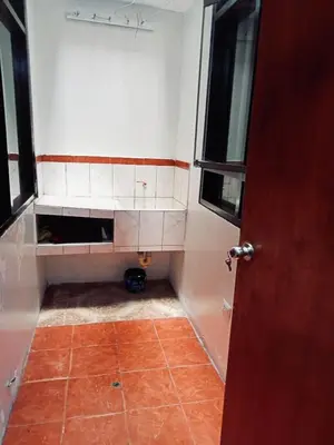 a small bathroom with a hole in the wall at Departamento habitación cama king in Lima