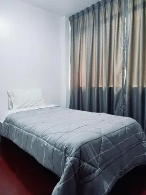 a bedroom with a bed and a window with curtains at Departamento de tres habitaciones amplio in Lima