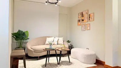 a living room with a couch and a table at A2 cuadras de Larcomar - Miraflores in Lima