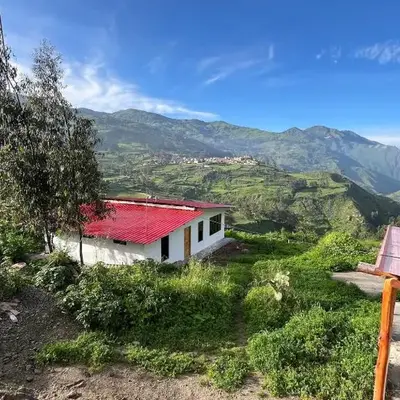 House with a panoramic view of the city and mountains