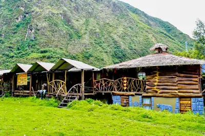 a group of buildings with a mountain in the background at Albergue Salkantay Chawllay in Santa Teresa