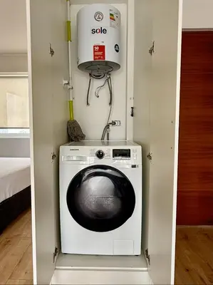 a washing machine and a dryer in a room at Departamento San Martin in Lima