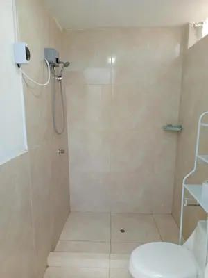 a bathroom with a shower with a toilet at Casa Rústica in Ica