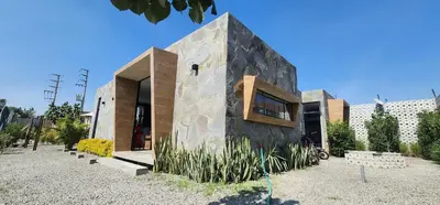 a building that is sitting in a yard at Quiet 2BR Villa whit Pool & Games in Ica