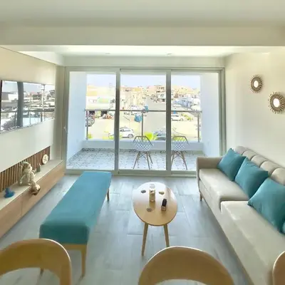 Modern apartment a short walk from the boulevard and beach