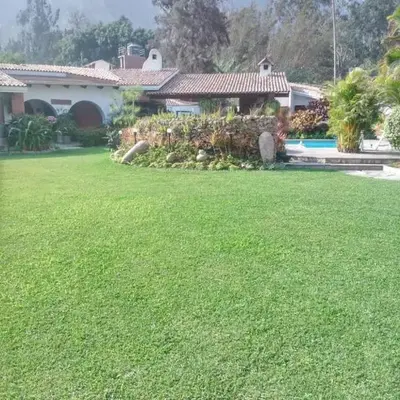 Nice country house with a swimming pool and large garden